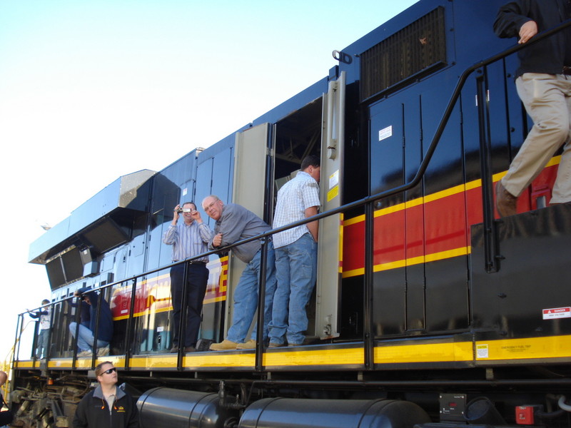 Andy shoots video of the arriving Silvis train while Uncle John visits with an IAIS employee.  Greg inspects the finer points of the GEVO prime mover and main alternator.