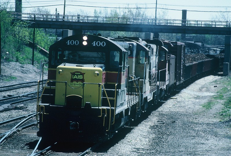 1May88RBOlson View from the crossing tower at Broadway Ave. in BI.  Metra/IAIS Rock Island district is overhead.