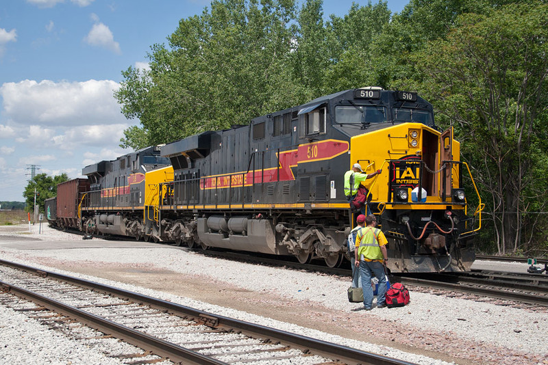 CBBI-07 changing crews @ Terminal Jct; Rock Island, IL.