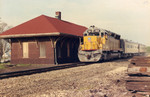 UP eastbound inspection train at Wilton, IA in May of 1989.