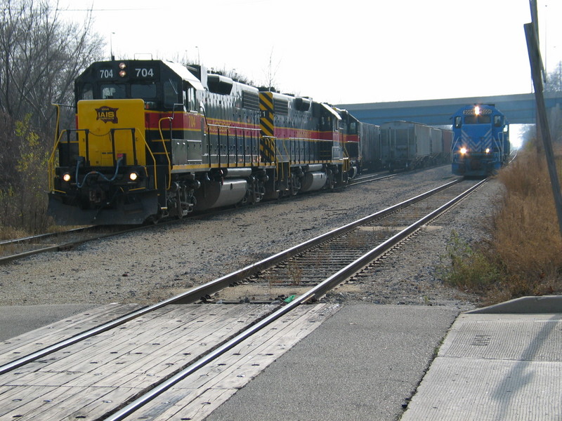 North end of Limit Yard looking south under the McLuggage Bridge.  T&P crew has just arrived to pick up the inbound train.  Nov. 17, 2006.