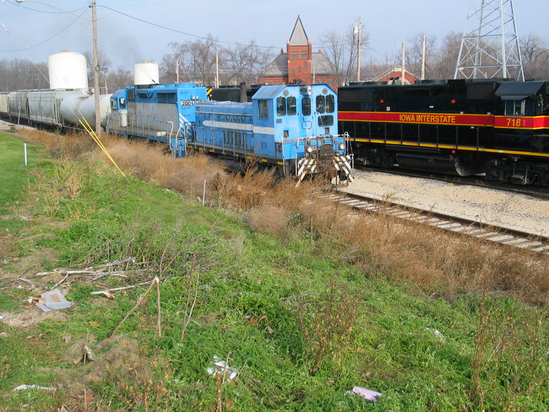 T&P is pulling the inbound train south.  Nov. 17, 2006.