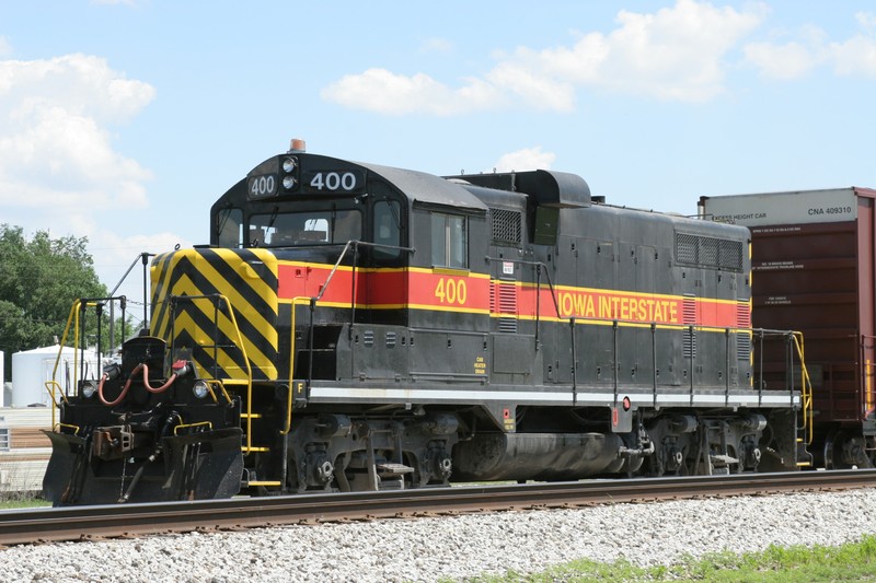 IAIS 400 at Marengo, IA, on 1-Jun-2006 - after being rebuilt