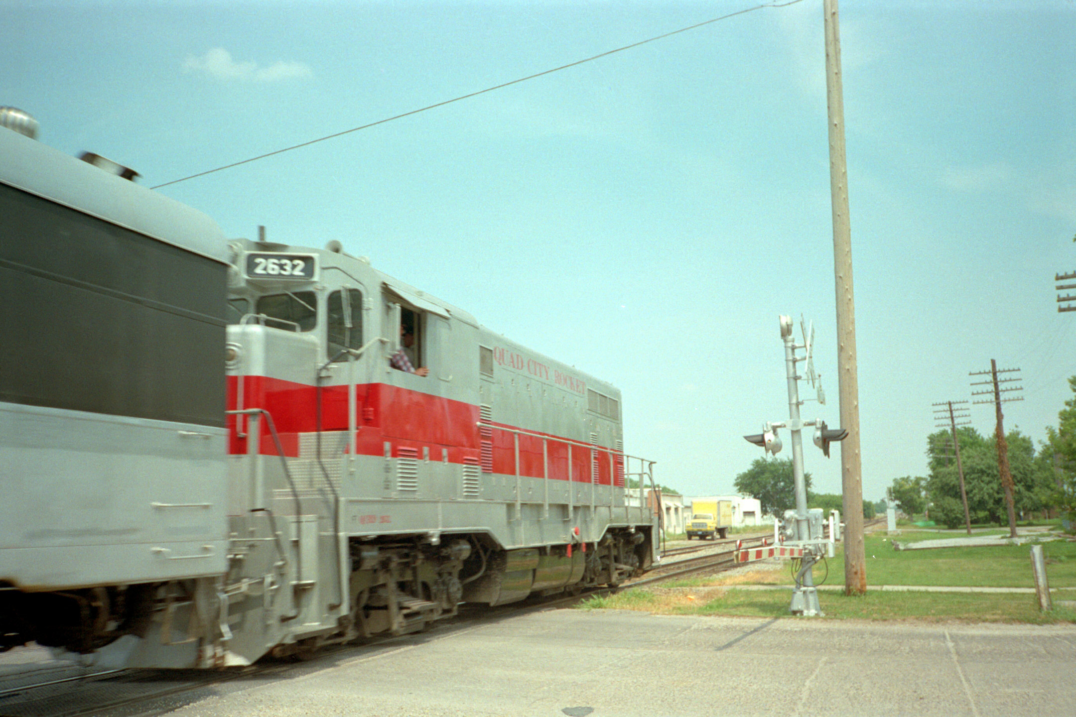 Late in the Quad City Rocket's existance, the 2632 acquired a red stripe down the middle