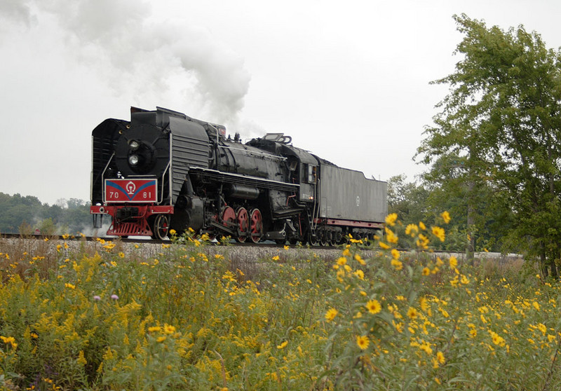 IAIS 7081 heads back to Iowa City at Homestead, IA lite engine on 09-Sept-2006.