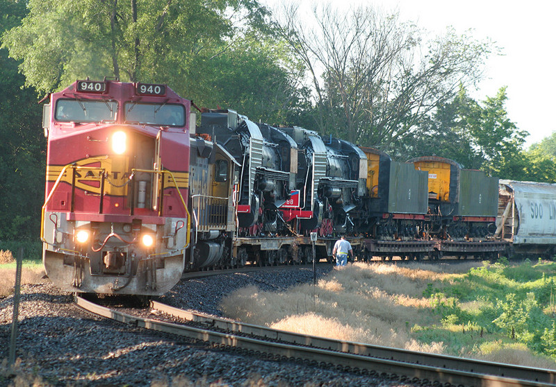 BNSF's M-GALGAL arrives at Colona, IL and prepares to interchange the Chinese QJ's to the IAIS on 27-Jun-2006.