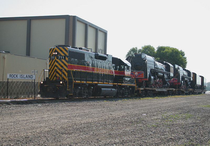 IAIS 711 West at 44th Street Rock Island, IL on 27-Jun-2006.