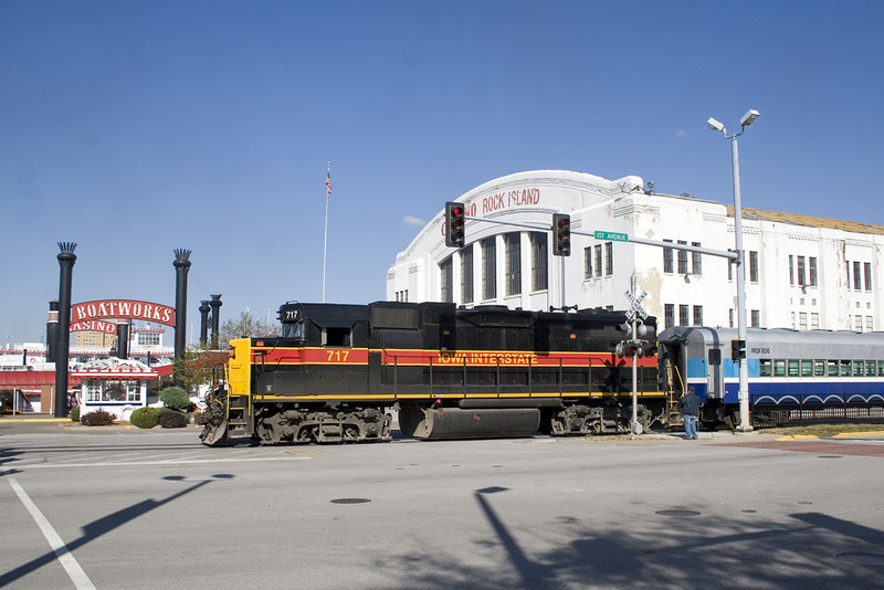 IAIS 717 with 1400 trip to Silvis.  Rock Island, IL.