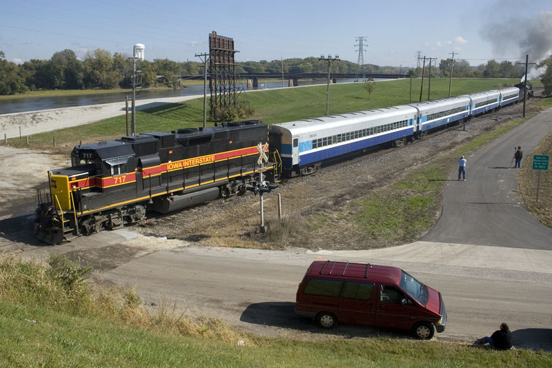 IAIS 6988 & IAIS 717 with Noon trip to Silvis.  24th St; Rock Island, IL.