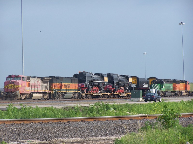 Chinese QJ's arrive in Galesburg, IL on BNSF's M-NEWGAL on 26-Jun-2006.