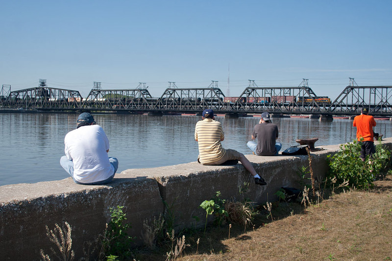 Railfans GTS the west train on the Government Bridge in Davenport, IA.