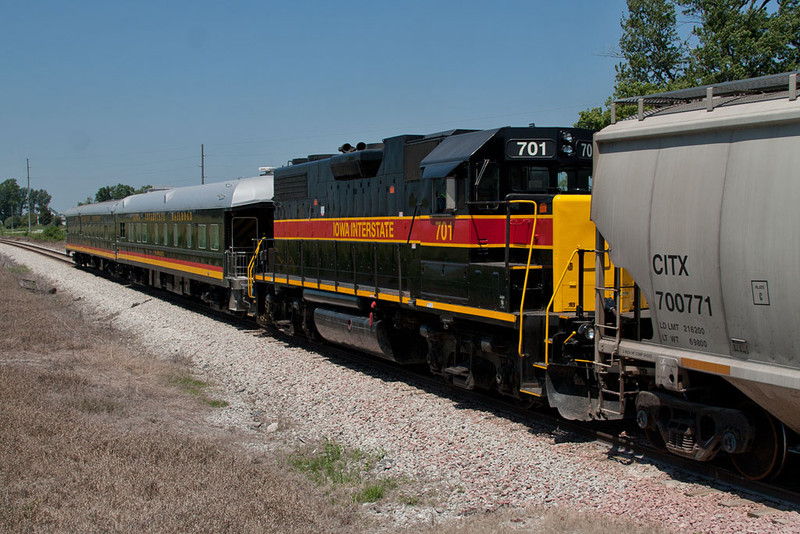 IAIS 701 and the biz cars bring up the rear of the doubleheader.