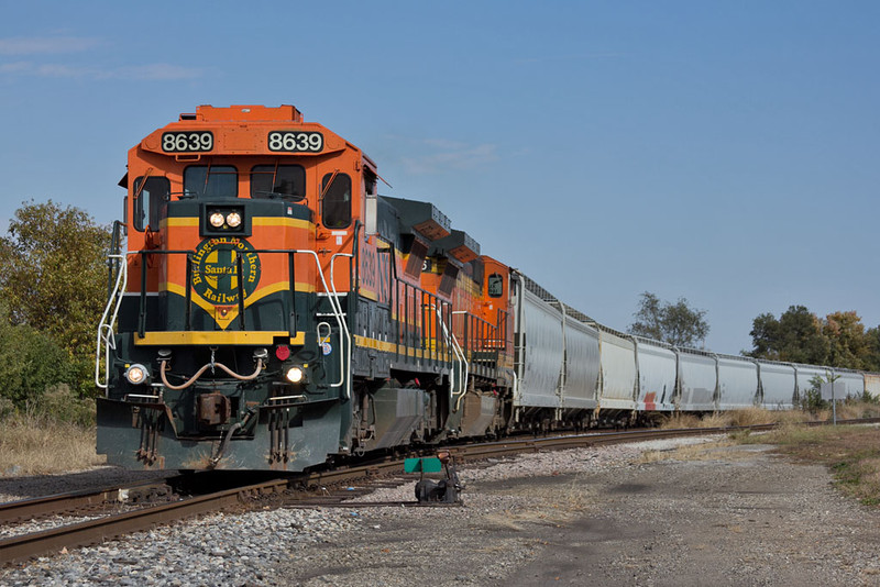 BNSF's M-GALCLI1-11 @ 23rd St; Moline, IL.