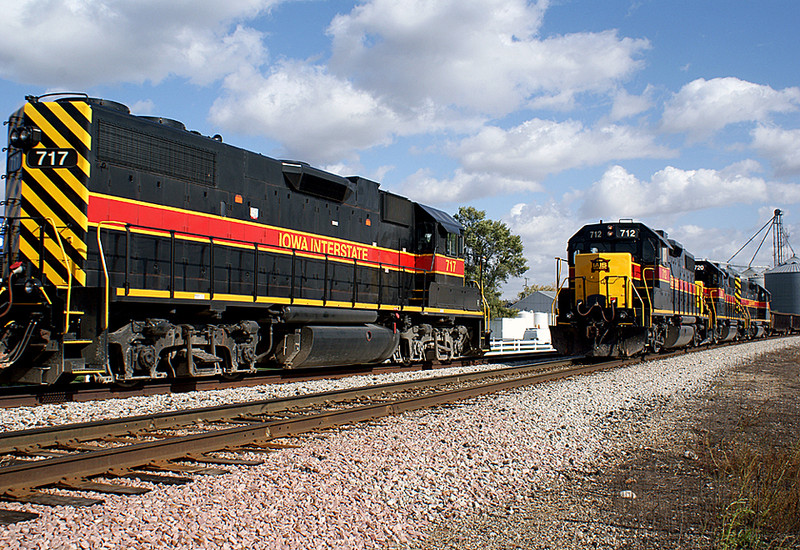 717 meets 712 for a crew swap at Marengo.