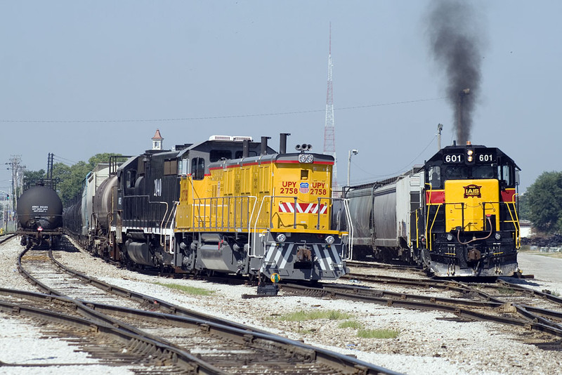 UPY 2758 and NREX 2040 & RISW-12 @ Rock Island, IL.