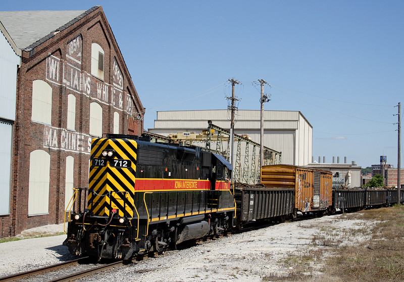 IAIS 712 with RISW-20 @ 6th St; Moline, IL.