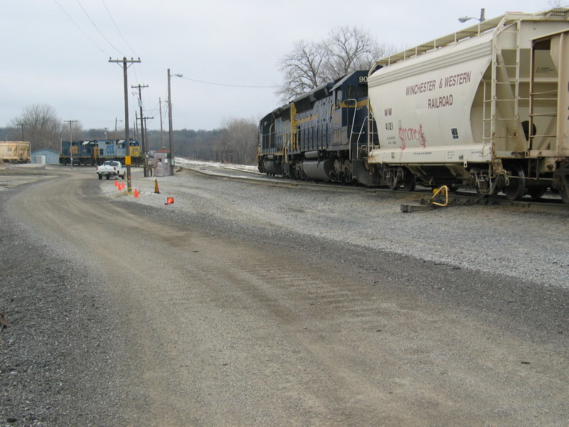 CSX westbound road freight arrives at Ottawa yard, April 1, 2006.