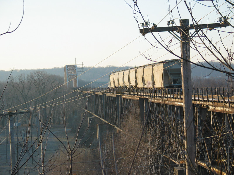 Lone Star crew heading across the bridge with their empties.  Feb. 14, 2006.