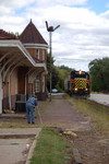 ICSW with #400 works the Iowa City yard while another railfan catches the action