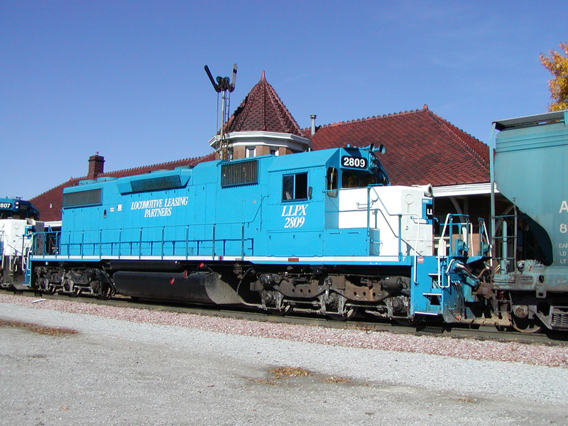 LLPX 2809 passes the Iowa City depot