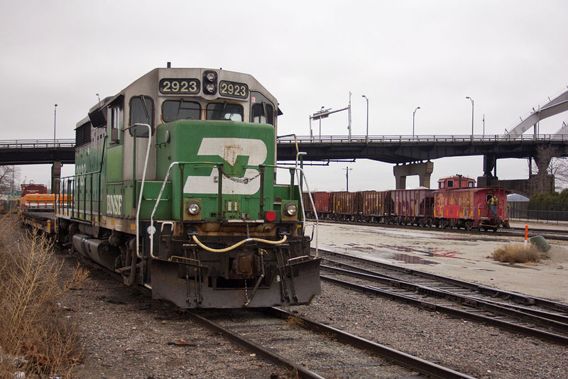 SISWX-10 & BNSF's R-CHI428 @ Rock Island, IL.