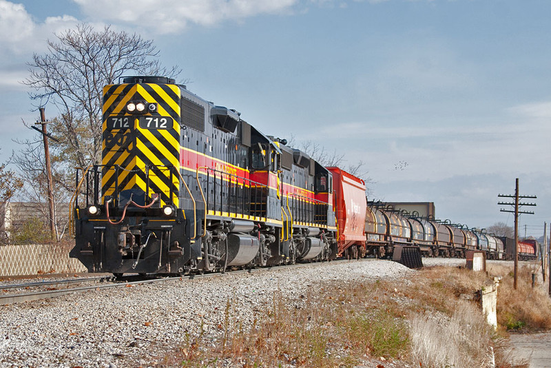 SISW-14 pulls into Rock Island.