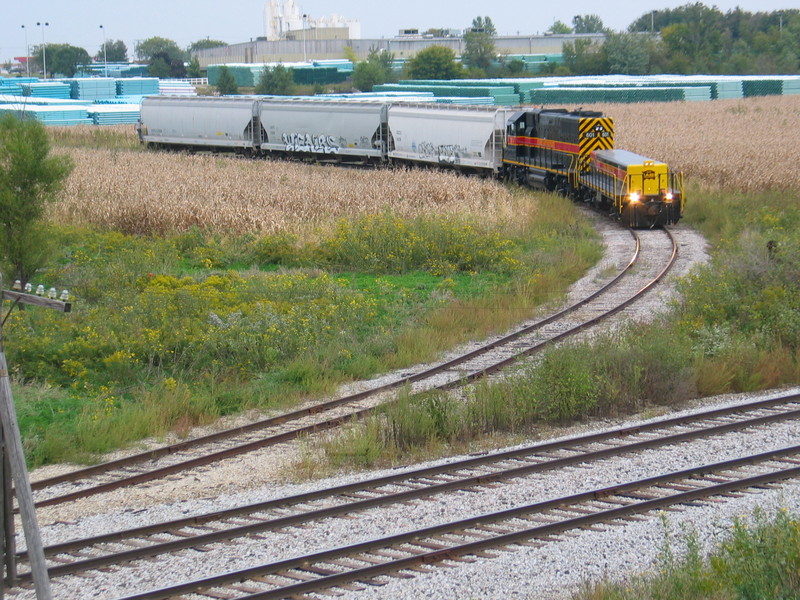 601/650 on the Wilton local, pulling cars down the hill from JM.  Sept. 21, 2007