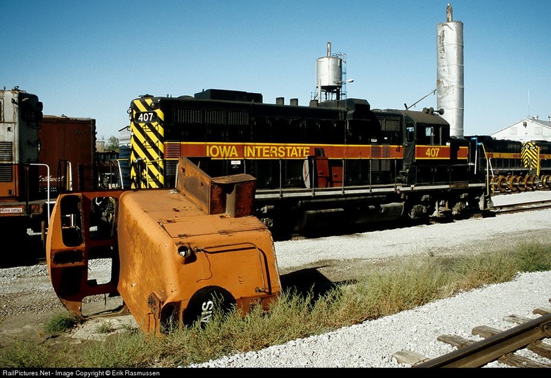 Nose and cab face of IAIS GP8 7976, 9/25/2004.  When the rest of this unit was scrapped, this piece was saved with the thought of eventually chopping the nose on GP9 303.  Those plans never came to fruition before the 303 was retired and sold.  Erik Rasmussen photo.