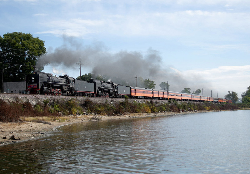 Southbound along the Mississippi River at Buffalo, IA.