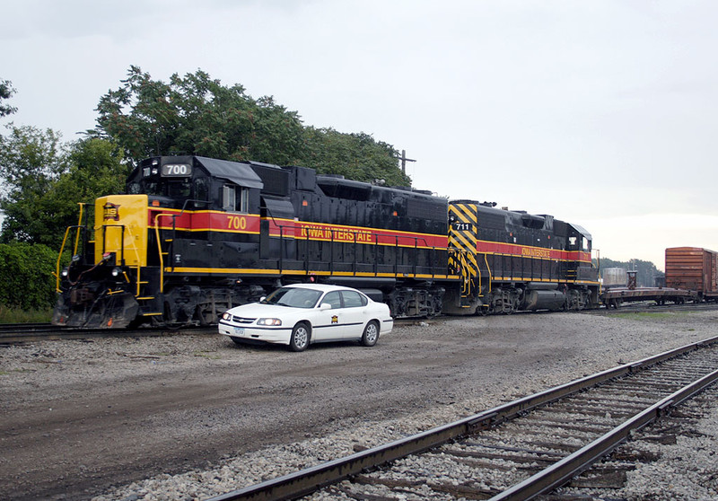 RISW-17 switches the west end of Rock Island yard while the Trainmaster waits on 17-Sept-2006.