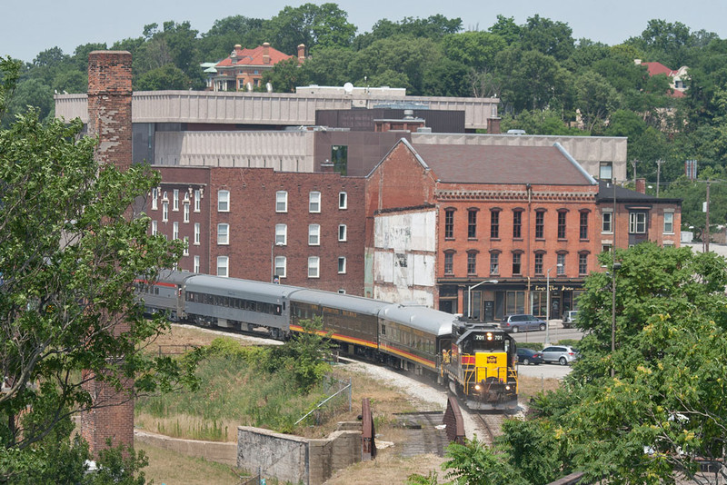 The 11am run to Walcott fades around the corner in Davenport, IA.