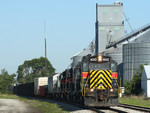 The 400 roars through Marengo, Iowa with the east train on June 9th 2007