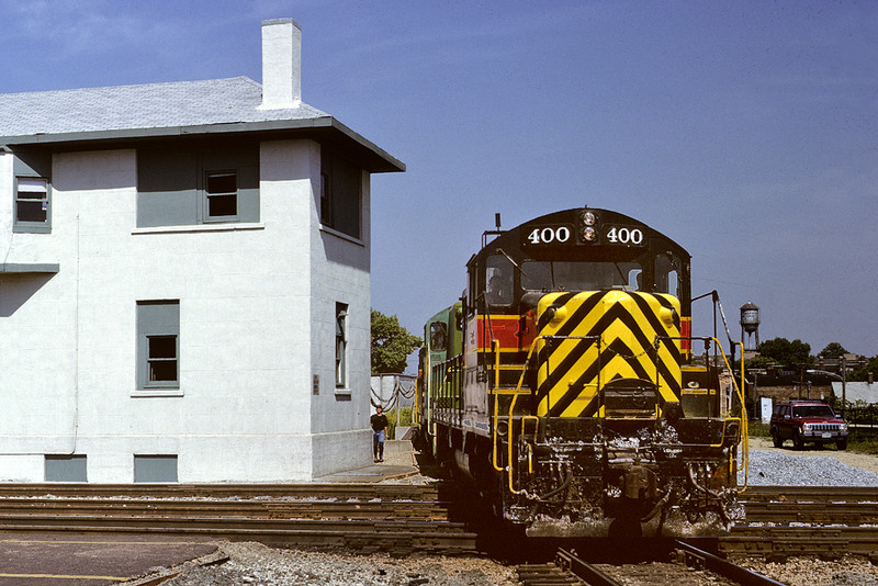 The "old" 400 before it's rebuild. Here it is hauling the west train past UD Tower in Joliet, Illinois June 6,1992.