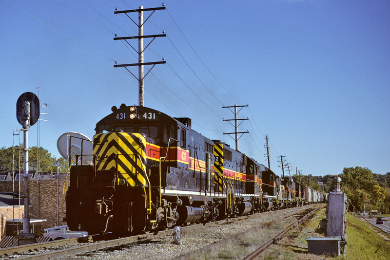 With a ticket to pass from the bridge troll, #431 has a westbound move ready to cross the Mississippi River via the Goverment Bridge at Rock Island, Illinois, October 8th, 1995.