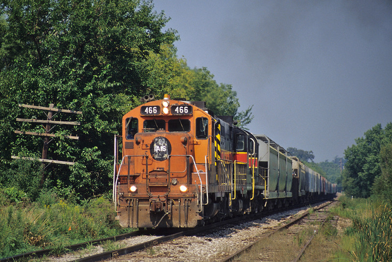 #466 brings the East train into Davenport, Iowa, August 27th, 1999.
