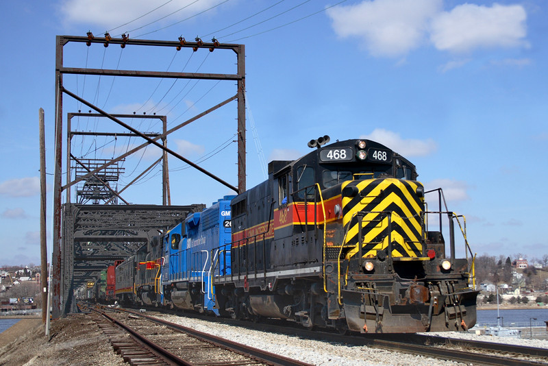 RISW with the #468 exits the Goverment Bridge at Rock Island, Illinois March 16th, 2008.