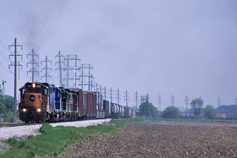 #481 brings up a BICB train from the Mississippi River valley, passing Probstei, Iowa May 16th, 2003.