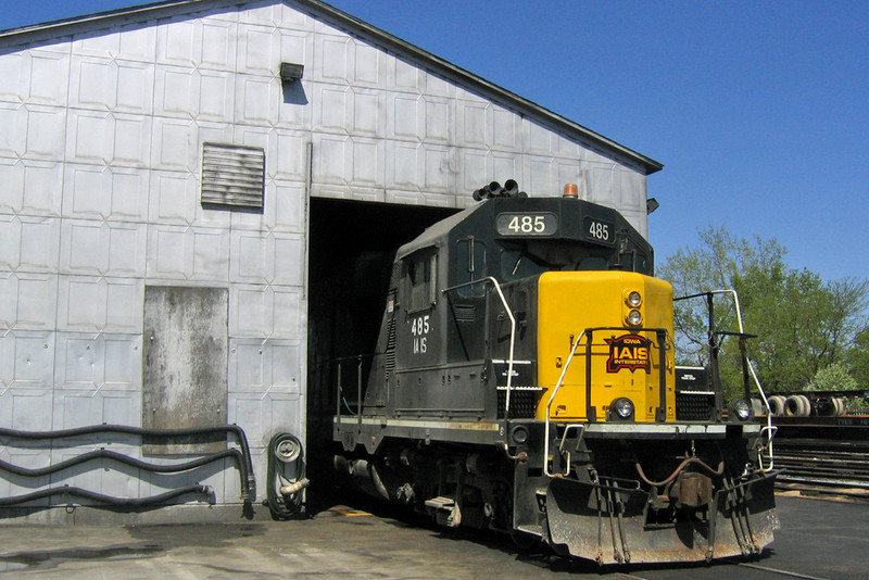 Goofball unit 485 pops it's nose out of the shop at Iowa City, Iowa April 26, 2006