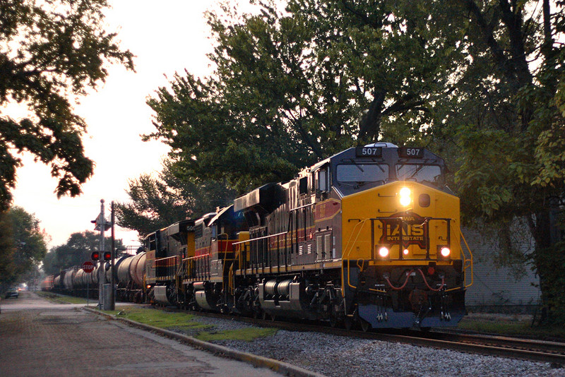#507 leads the RIIC through the streets at Davenport, Iowa 10/11/08.