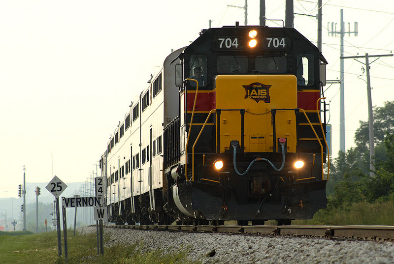 IAIS 704 handles the west end of the Express, pitching in for push-pull service.