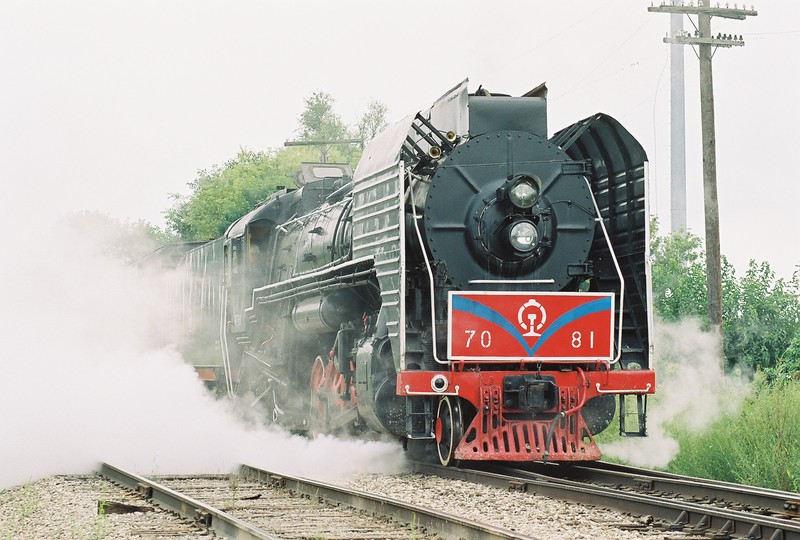 7081 blows off steam while under going initial tests in Iowa City. September 2006