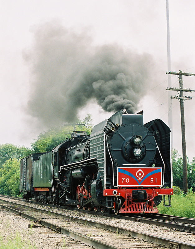 7081 undergoes initial testing on the wye track on the east side of Iowa City in early September 2006.