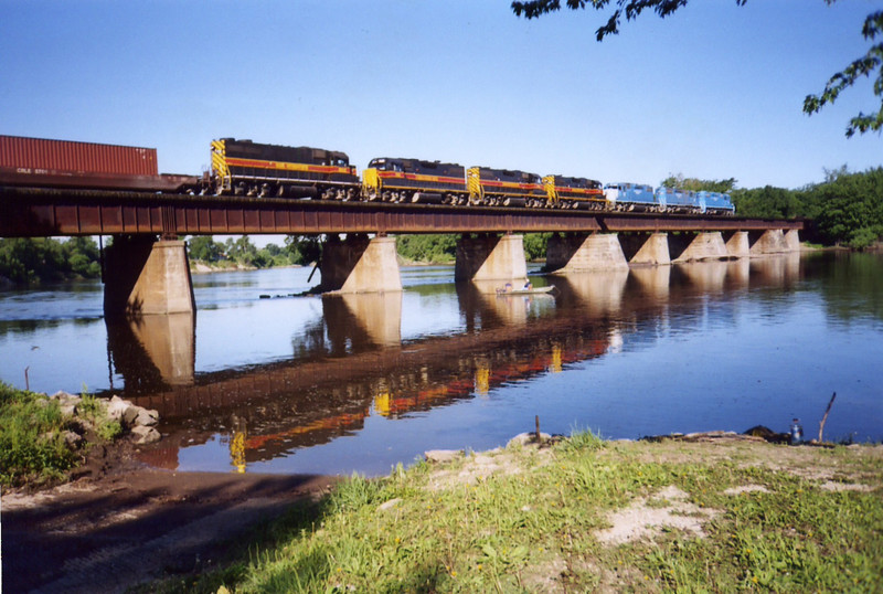 RI turn on the Cedar River bridge, June 17, 2005.