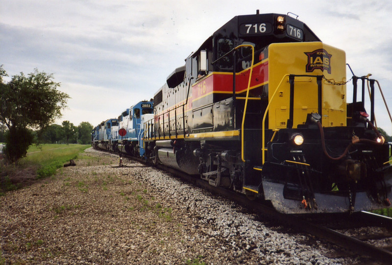 RI turn at N. Star west switch, mp 210.9, setting out the Wilton switch engine.  June 9, 2005.