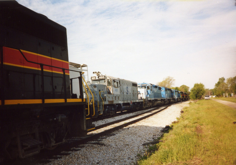 Westbound RI turn is ready to leave N. Star (mp 210.9, Moscow) after setting out the Wilton switch engine.  May 18, 2005