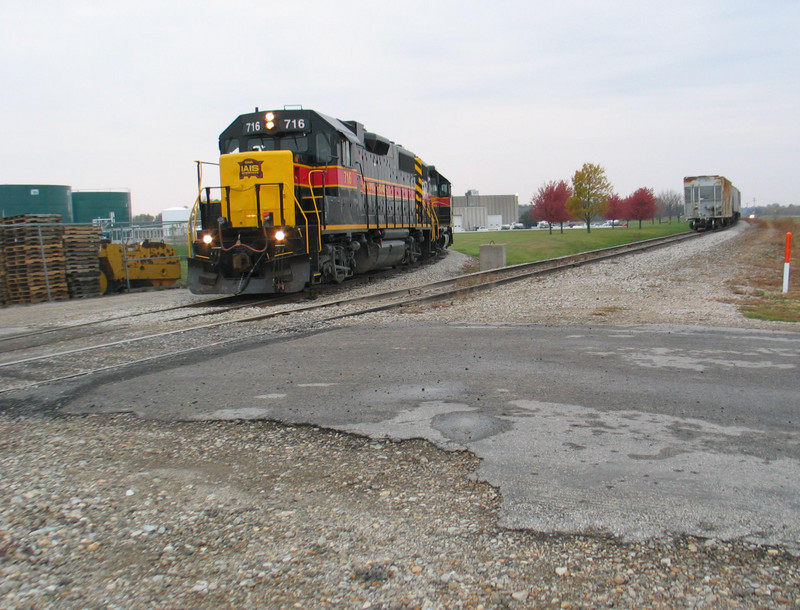 Backing into Twin States to grab some cars.  Oct. 30, 2005.