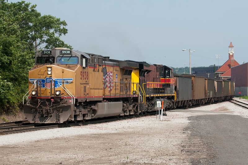 After picking up the IAIS GEVO, UPCR-01 departs Rock Island, IL.