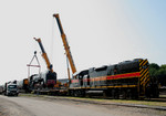 IAIS 717 pulls the flatcar from under the 7081 on 29-Jun-2006.