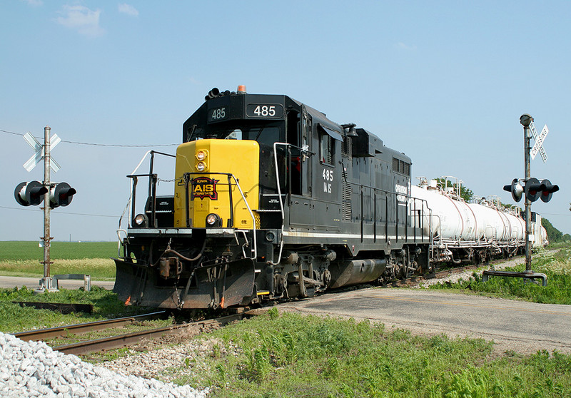 Weed Sprayer EB @ MP 125 between Henry and Putnam, IL.  16-Jun-2006.