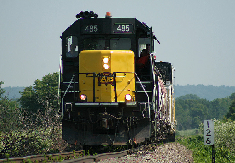 Weed Sprayer EB @ MP 126 near Henry, IL.  16-Jun-2006.